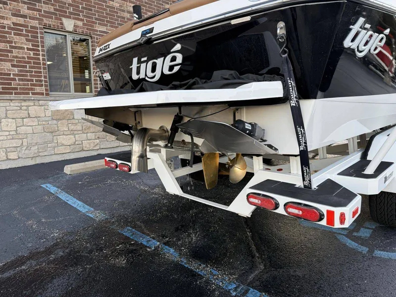 Slide: The Image of Tigé 24RZX 2022 - 3