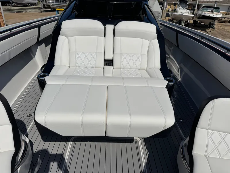 Slide: The Image of Nor-Tech 450 Sport Center Console 2025 - 10