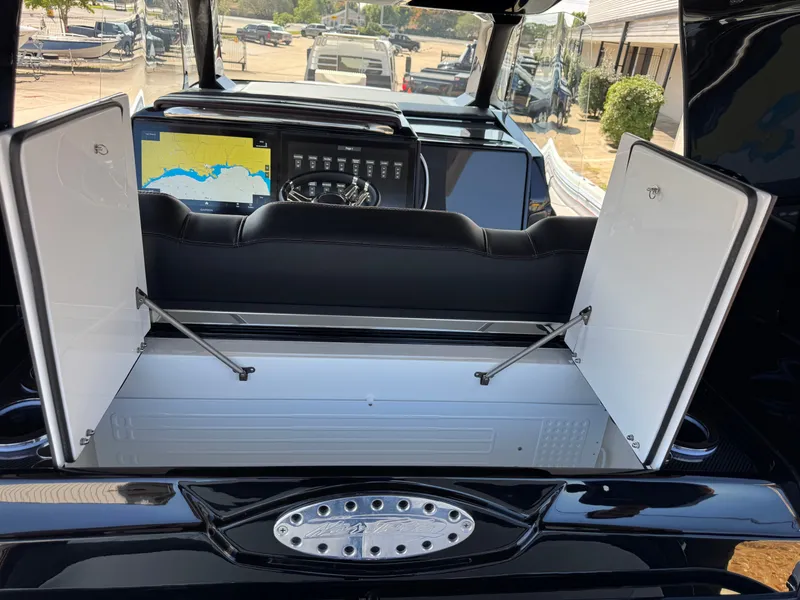 Slide: The Image of Nor-Tech 450 Sport Center Console 2025 - 19