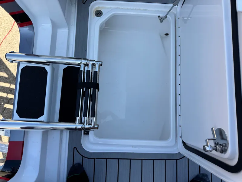 Slide: The Image of Nor-Tech 450 Sport Center Console 2025 - 20