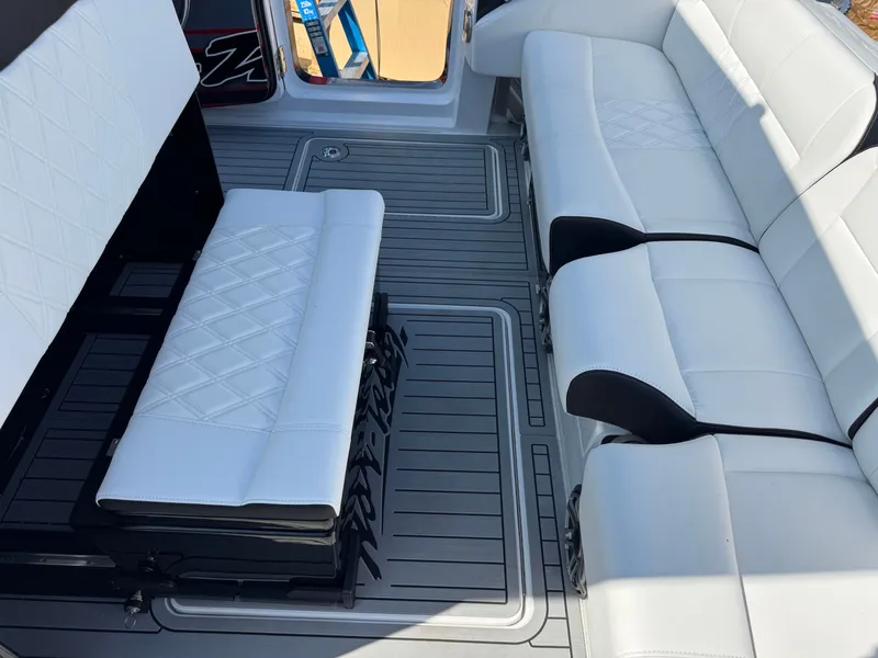 Slide: The Image of Nor-Tech 450 Sport Center Console 2025 - 24