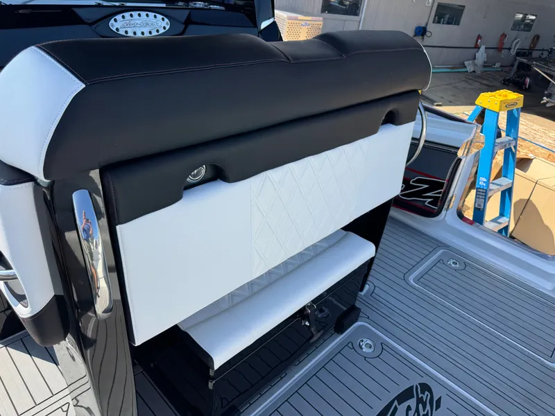 Slide: The Image of Nor-Tech 450 Sport Center Console 2025 - 25