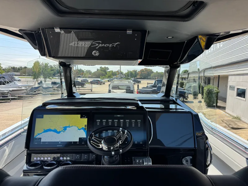 Slide: The Image of Nor-Tech 450 Sport Center Console 2025 - 8