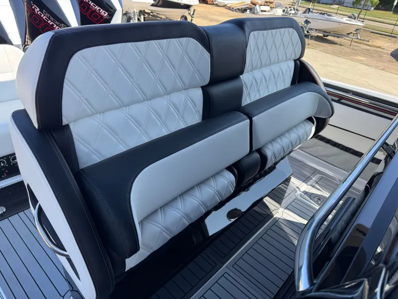 Slide: The Image of Nor-Tech 450 Sport Center Console 2025 - 9