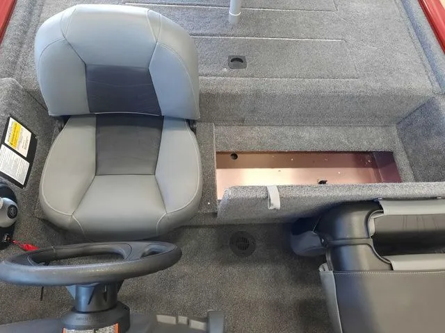 Slide: The Image of Tracker Pro 170 2026 - 10