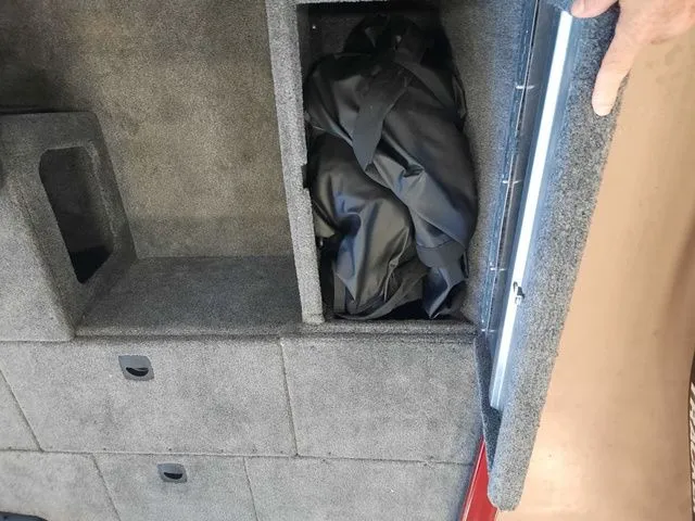 Slide: The Image of Tracker Pro 170 2026 - 12