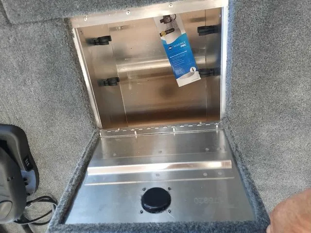 Slide: The Image of Tracker Pro 170 2026 - 13