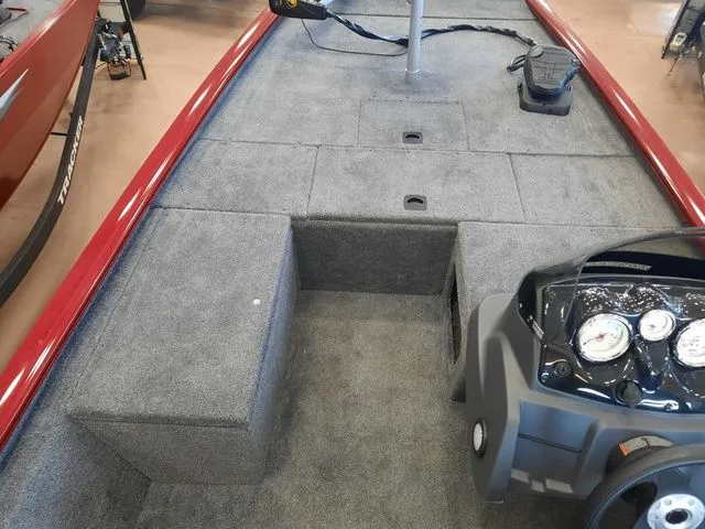 Slide: The Image of Tracker Pro 170 2026 - 21