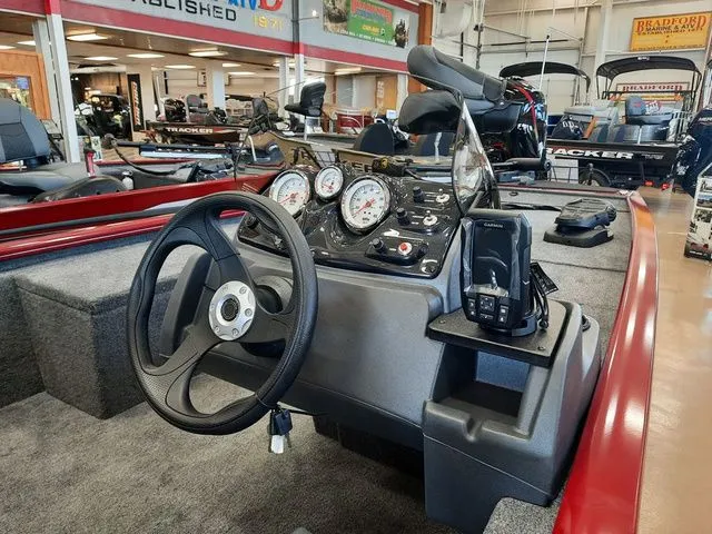 Slide: The Image of Tracker Pro 170 2026 - 24