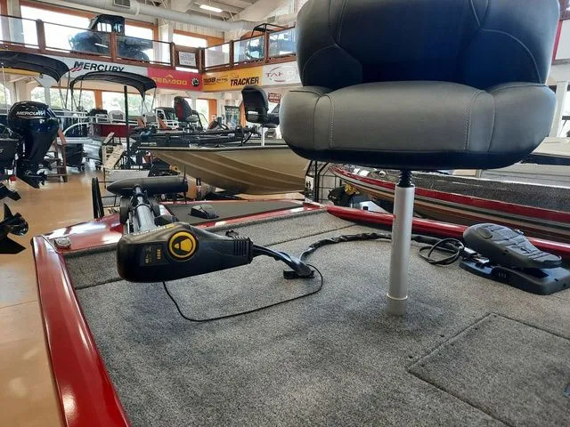 Slide: The Image of Tracker Pro 170 2026 - 4