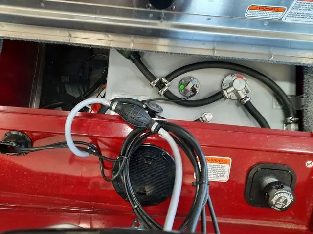 Slide: The Image of Tracker Pro 170 2026 - 7