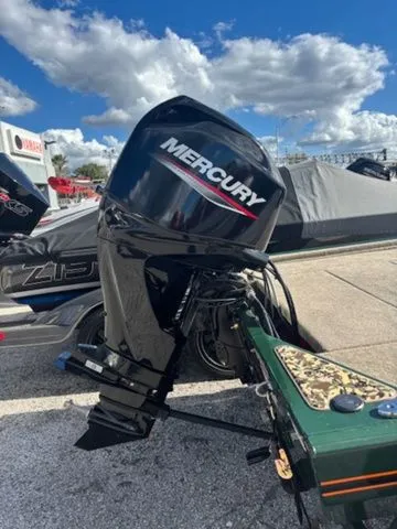 Slide: The Image of Tracker Bass Tracker Classic Limited 2026 - 3