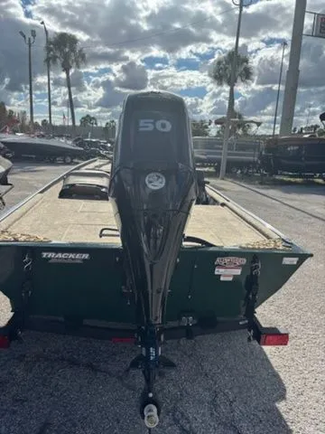 Slide: The Image of Tracker Bass Tracker Classic Limited 2026 - 4