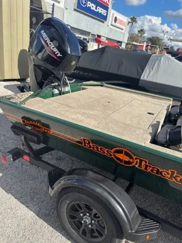 Slide: The Image of Tracker Bass Tracker Classic Limited 2026 - 5