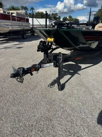 Slide: The Image of Tracker Bass Tracker Classic Limited 2026 - 9