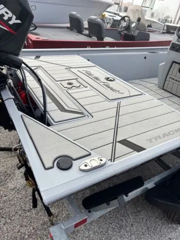 Slide: The Image of Tracker BASS TRACKER® CLASSIC CC 2026 - 4