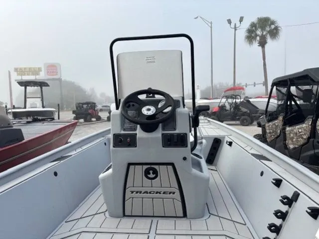 Slide: The Image of Tracker BASS TRACKER® CLASSIC CC 2026 - 5