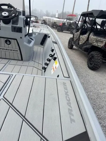 Slide: The Image of Tracker BASS TRACKER® CLASSIC CC 2026 - 6