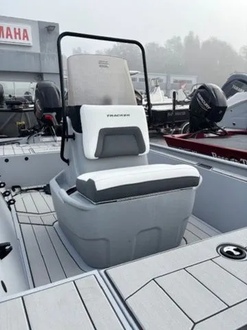 Slide: The Image of Tracker BASS TRACKER® CLASSIC CC 2026 - 8