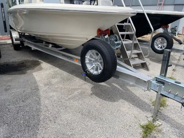 Slide: The Image of Shearwater 250 SS CAROLINA BAY 2025 - 10