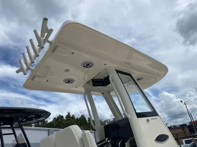 Slide: The Image of Shearwater 250 SS CAROLINA BAY 2025 - 3