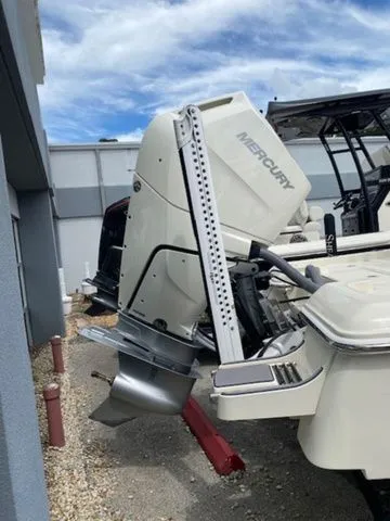 Slide: The Image of Shearwater 250 SS CAROLINA BAY 2025 - 4