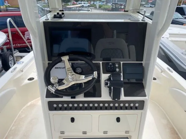 Slide: The Image of Shearwater 250 SS CAROLINA BAY 2025 - 5