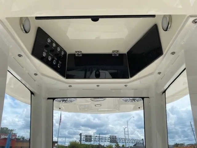 Slide: The Image of Shearwater 250 SS CAROLINA BAY 2025 - 8