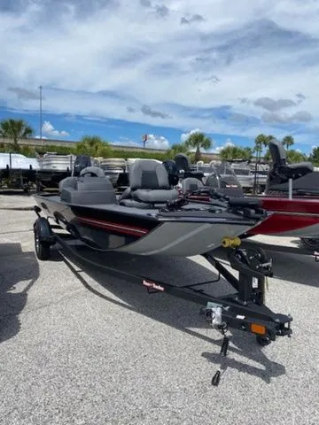 The Image of Tracker Bass Tracker Classic XL 2025 - 1