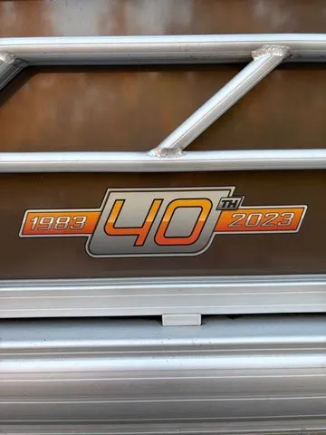 Slide: The Image of Sun Tracker SportFish 22 DLX 2023 - 8