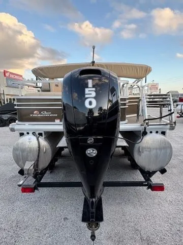 Slide: The Image of Sun Tracker SportFish 22 DLX 2023 - 3