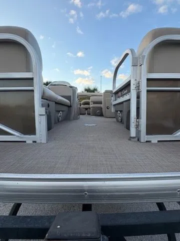 Slide: The Image of Sun Tracker SportFish 22 DLX 2023 - 4