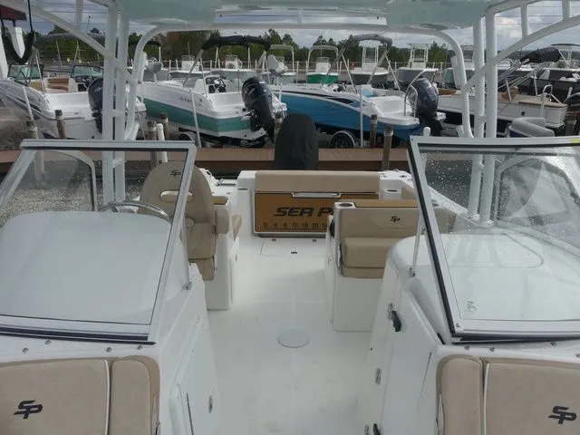 Slide: The Image of Sea Pro 240 Dual Console DLX 2025 - 12