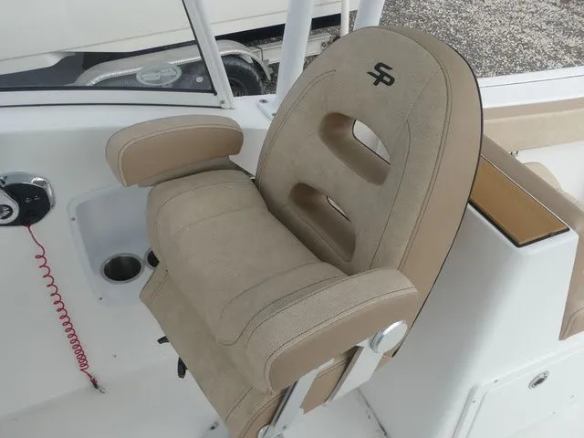 Slide: The Image of Sea Pro 240 Dual Console DLX 2025 - 15