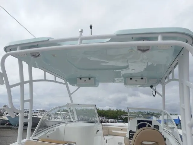 Slide: The Image of Sea Pro 240 Dual Console DLX 2025 - 25