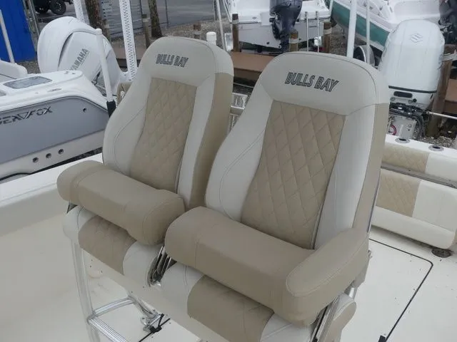 Slide: The Image of Bulls Bay 255 Center Console 2025 - 16
