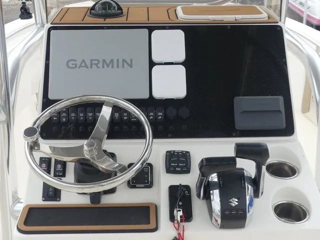 Slide: The Image of Bulls Bay 255 Center Console 2025 - 17