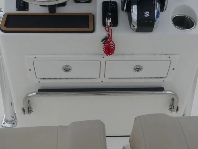 Slide: The Image of Bulls Bay 255 Center Console 2025 - 18