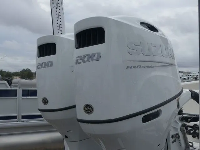 Slide: The Image of Bulls Bay 255 Center Console 2025 - 8