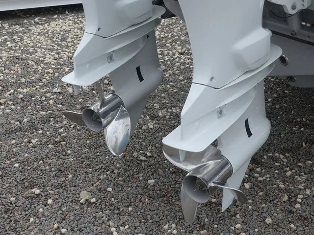 Slide: The Image of Bulls Bay 255 Center Console 2025 - 9