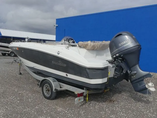 Slide: The Image of NauticStar 193 SC 2018 - 6