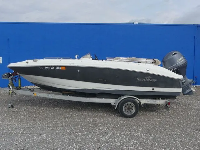 Slide: The Image of NauticStar 193 SC 2018 - 7