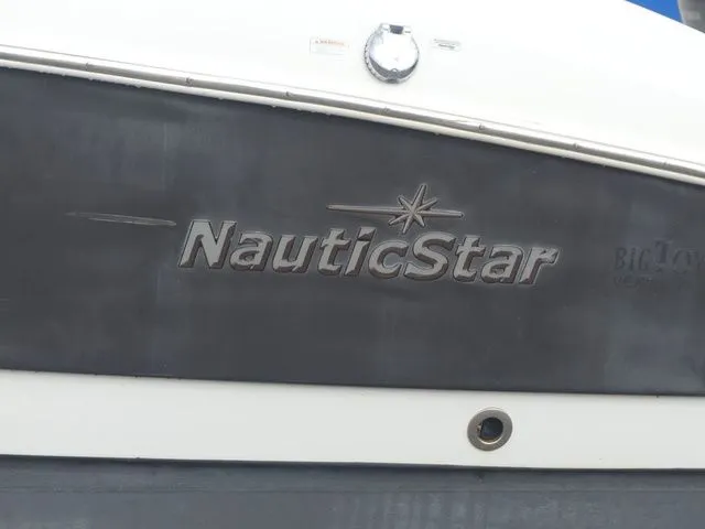 Slide: The Image of NauticStar 193 SC 2018 - 8