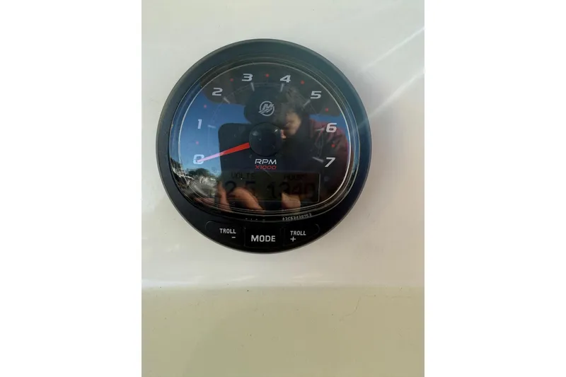 Slide: The Image of Tachometer of 2018 Scout 225 XSF boat displaying RPM and troll mode. - 17
