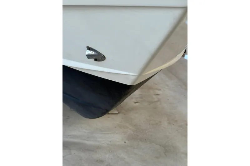 Slide: The Image of 2018 Scout 225 XSF boat hull detail, featuring sleek design and sturdy construction. - 20