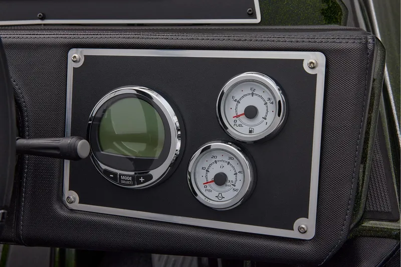 Slide: The Image of 2026 Ranger Z521 boat interior with Garmin navigation and comfortable seating. - 41