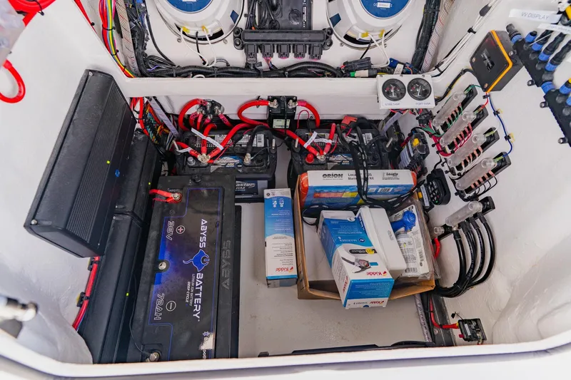 Slide: The Image of Electrical system of 2026 Broadwater 25 Bay Cat boat with batteries and wiring. - 47