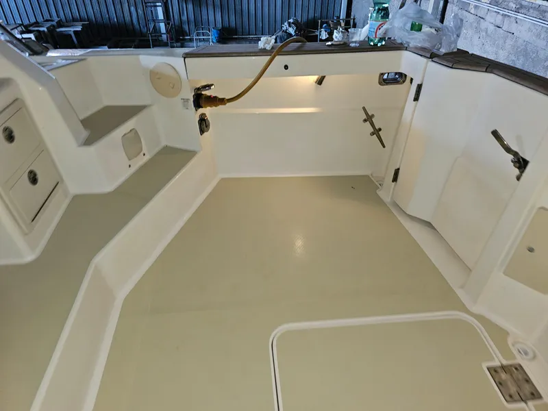 Slide: The Image of AFT COCKPIT LOOKING TO STBD. - 41