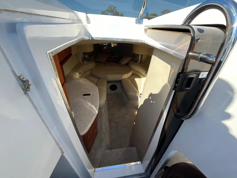 Slide: The Image of Interior of a 2007 Fountain 35 Lightning yacht. - 17