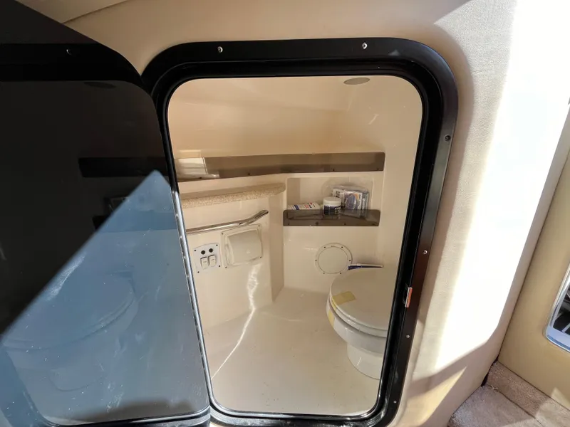 Slide: The Image of Interior of a 2007 Fountain 35 Lightning yacht, bathroom view. - 20
